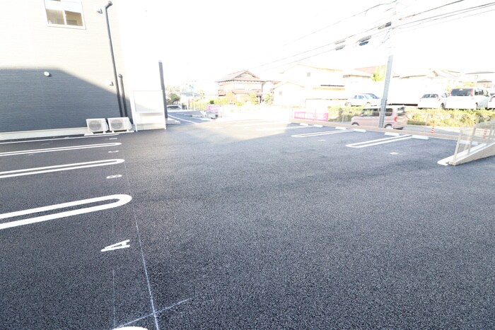 物件外観写真2　(駐車場)