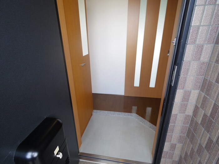 物件内観写真13　(玄関)