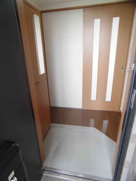 物件内観写真16　(玄関)