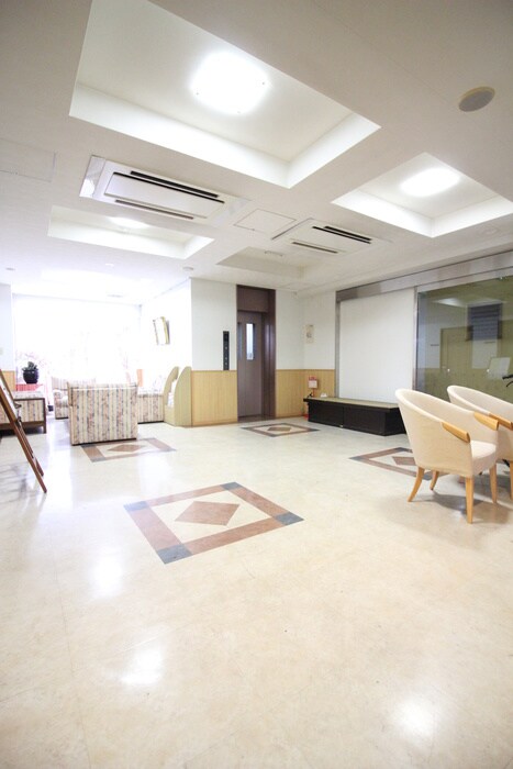 物件外観写真4　(エントランス部分)