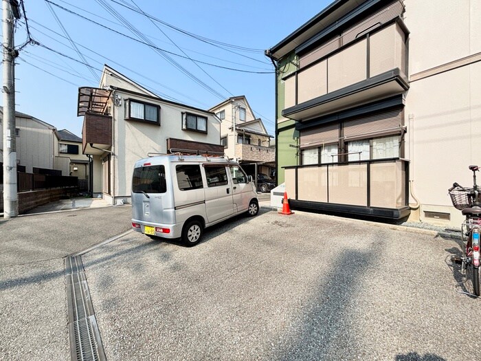 物件外観写真2　(駐車場)