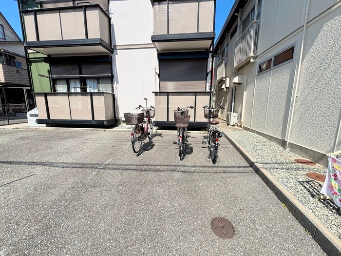 物件外観写真4　(駐輪場)