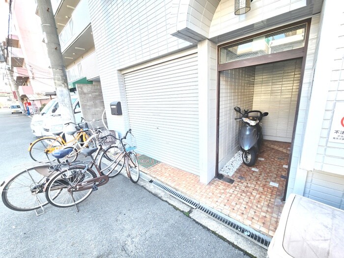 物件外観写真3　(エントランス部分)