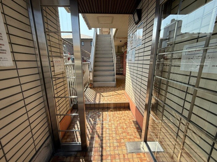 物件外観写真6　(エントランス部分)