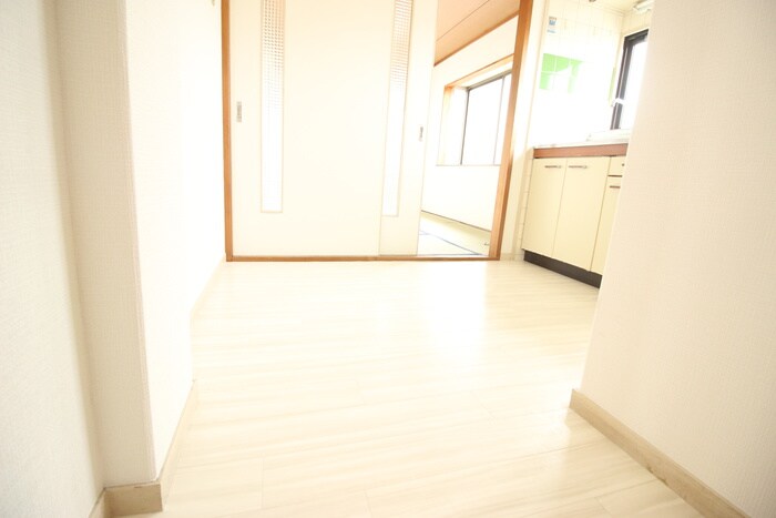 物件内観写真12　(廊下)