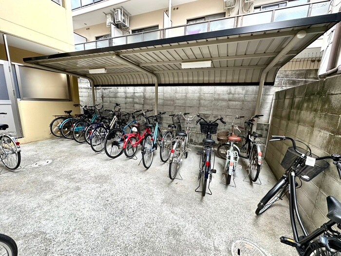 物件外観写真3　(駐輪場)