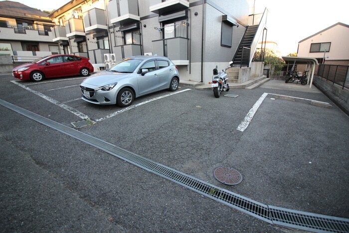 物件外観写真5　(駐車場)