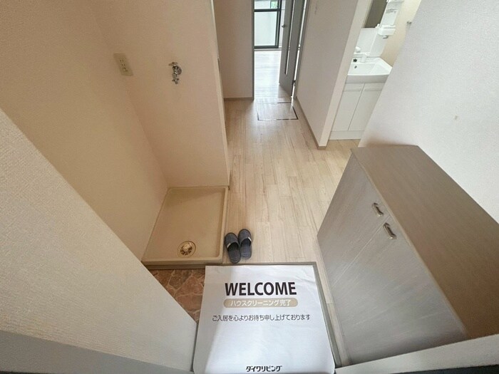 物件内観写真14　(玄関)