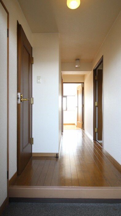 物件内観写真8　(玄関)