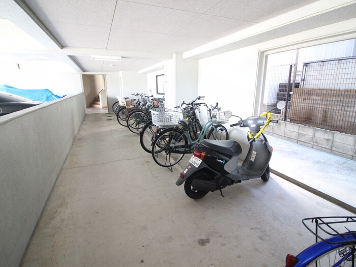 物件外観写真5　(駐輪場)