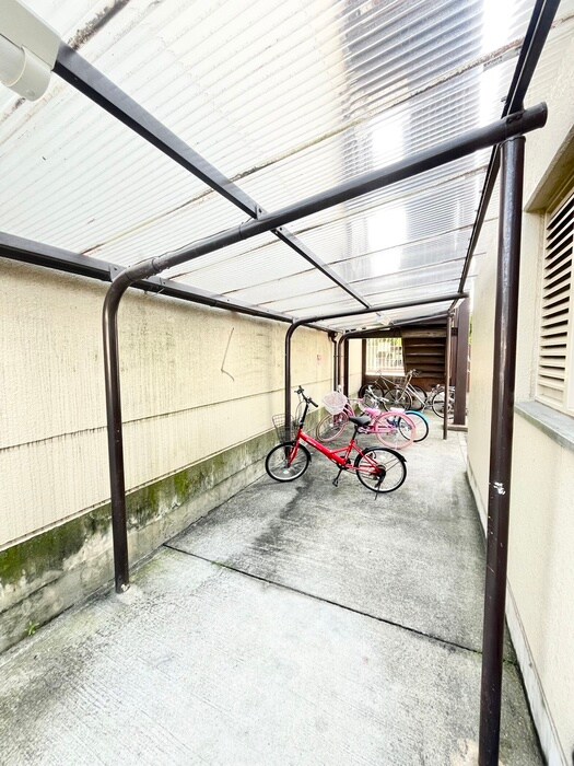 物件外観写真5　(駐輪場)