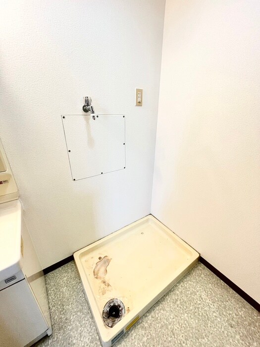 物件内観写真12　(洗濯機置場)