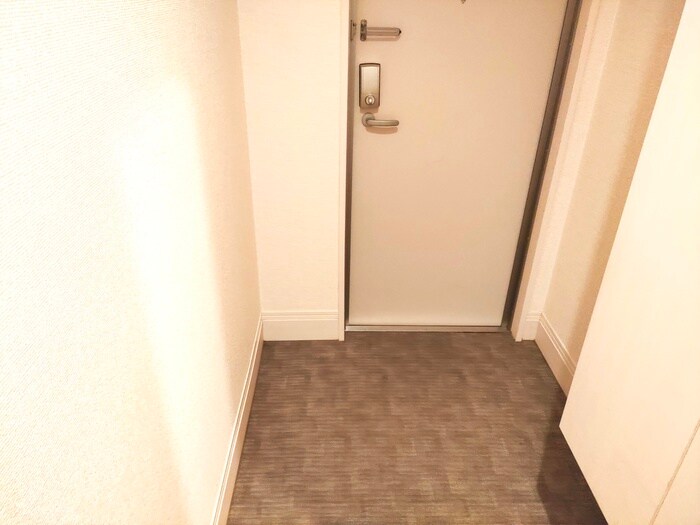 物件内観写真13　(玄関)
