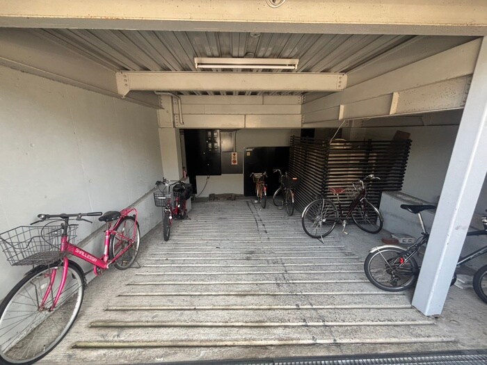 物件外観写真5　(駐輪場)