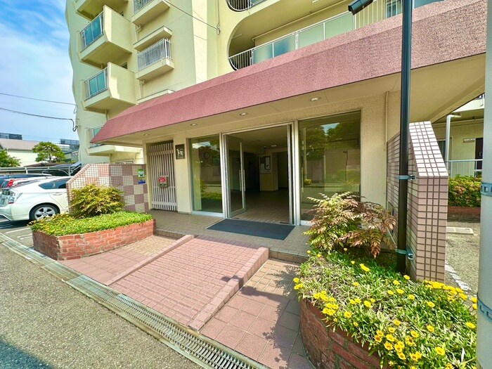 物件外観写真3　(エントランス部分)