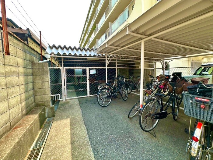 物件外観写真5　(駐輪場)