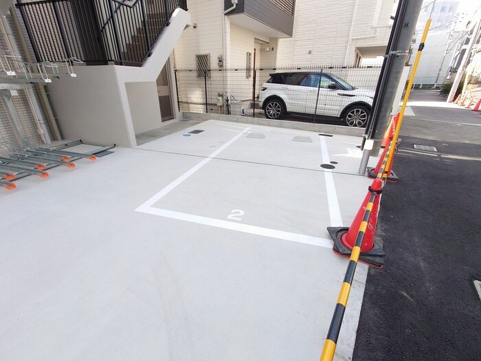 物件外観写真5　(駐車場)