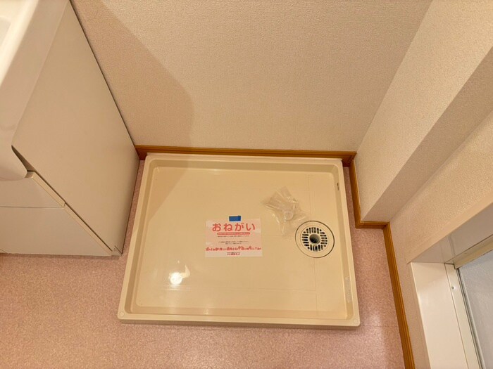 物件内観写真12　(洗濯機置場)