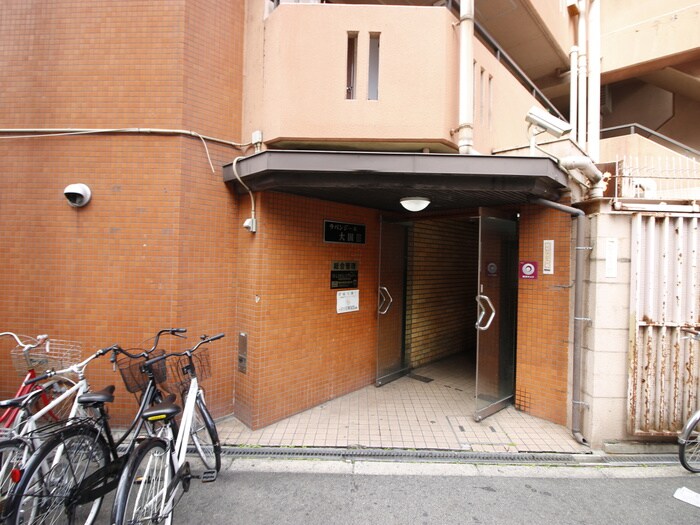 物件外観写真3　(エントランス部分)