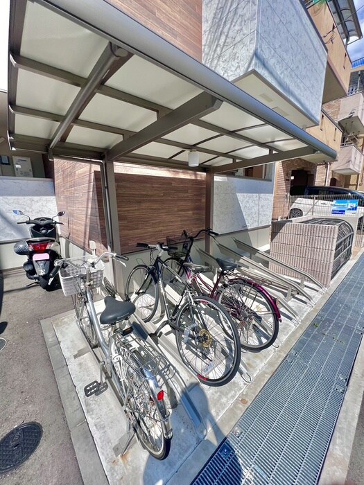 物件外観写真4　(駐輪場)