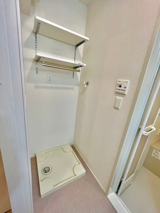 物件内観写真14　(洗濯機置場)