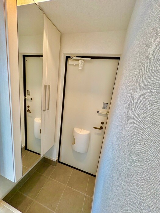 物件内観写真18　(玄関)
