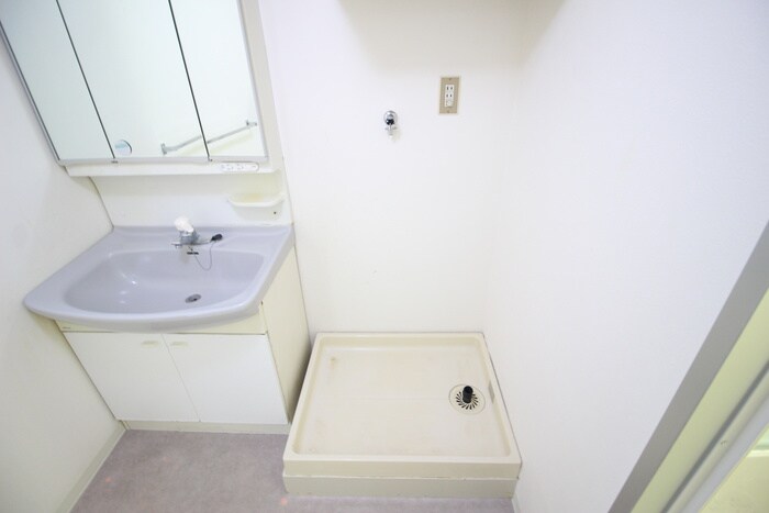 物件内観写真10　(洗濯機置場)