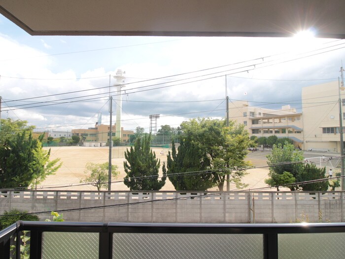 物件内観写真17　(室内からの展望)