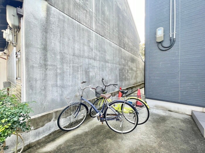物件外観写真5　(駐輪場)