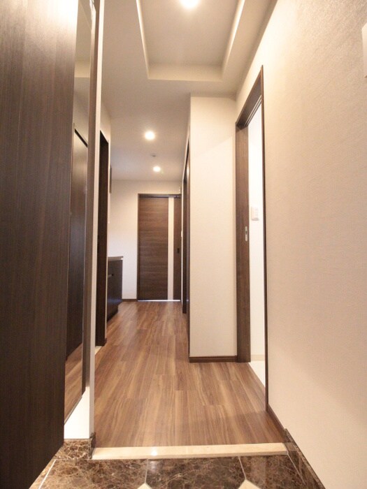 物件内観写真7　(玄関)