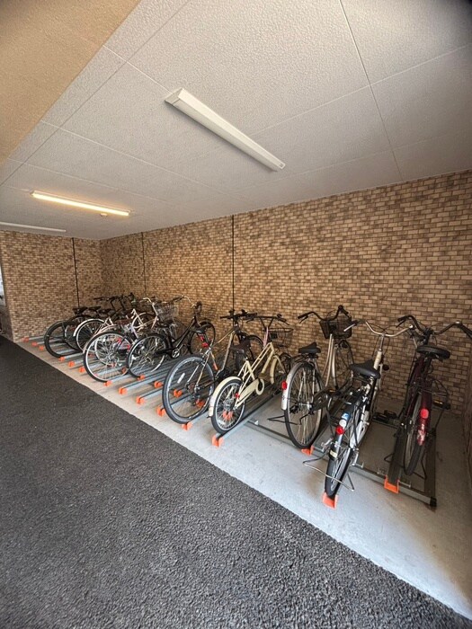 物件外観写真5　(駐輪場)