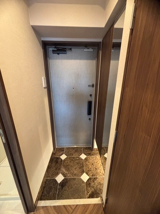 物件内観写真12　(玄関)