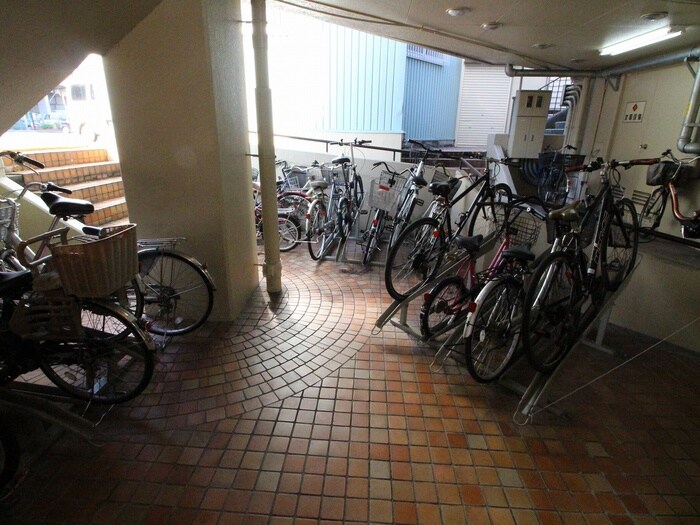物件外観写真6　(駐輪場)