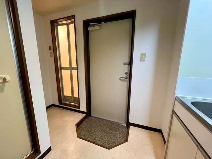 物件内観写真16　(玄関)