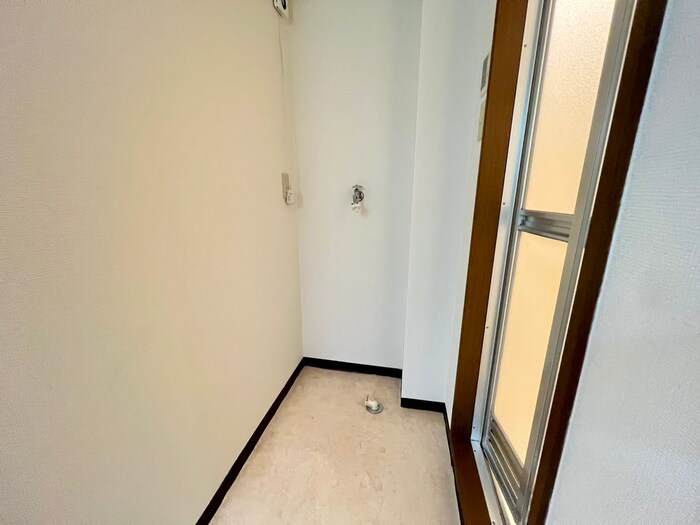 物件内観写真17　(洗濯機置場)