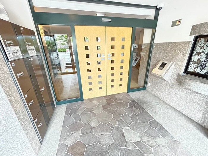 物件外観写真2　(エントランス部分)