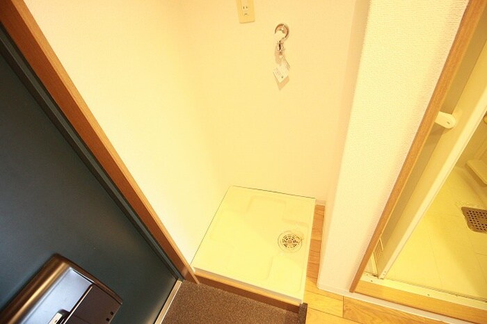 物件内観写真9　(洗濯機置場)