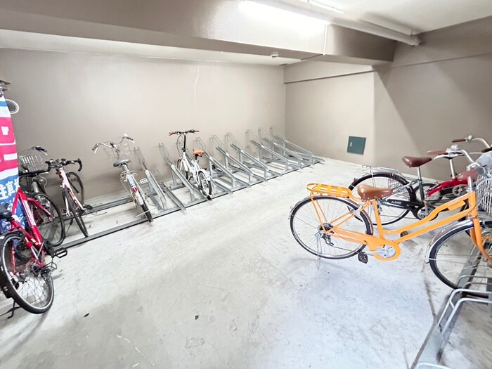 物件外観写真4　(駐輪場)