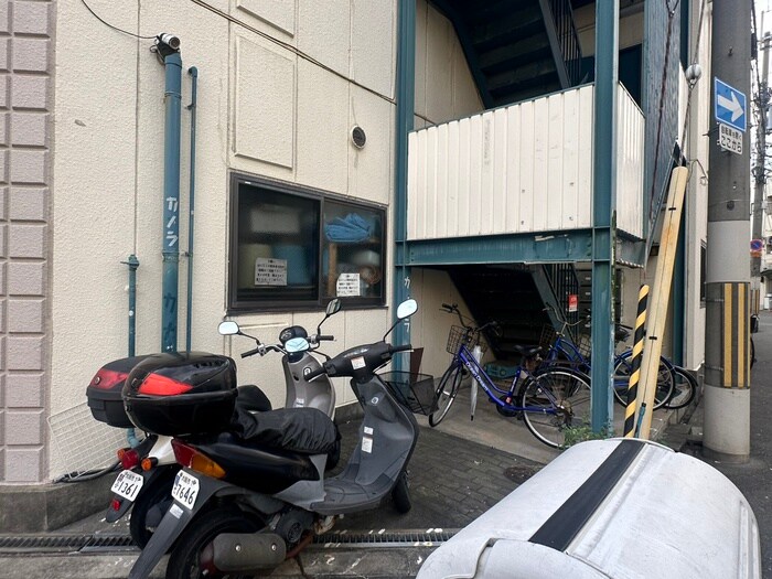 物件外観写真2　(駐輪場)