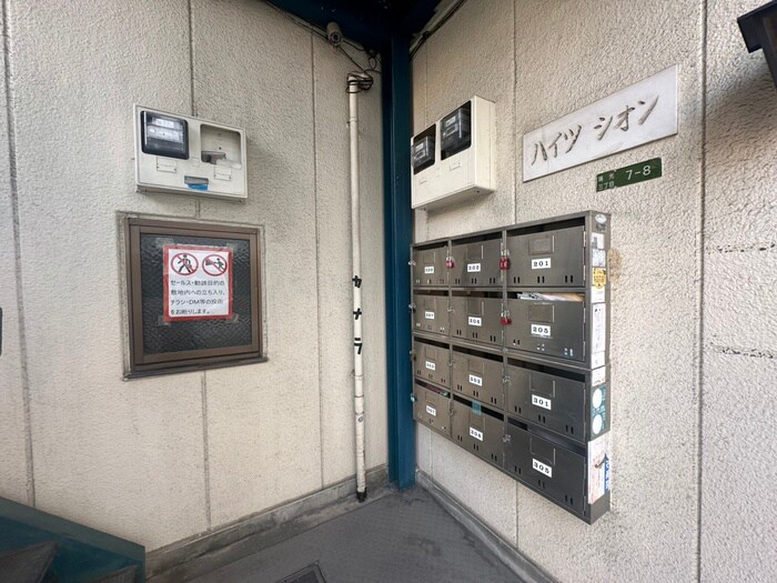 物件外観写真3　(エントランス部分)