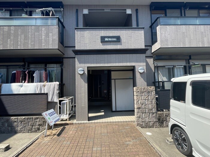 物件外観写真6　(エントランス部分)