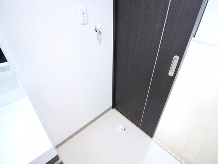 物件内観写真15　(洗濯機置場)