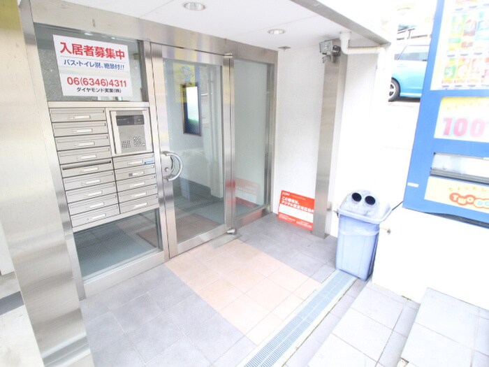 物件外観写真3　(エントランス部分)