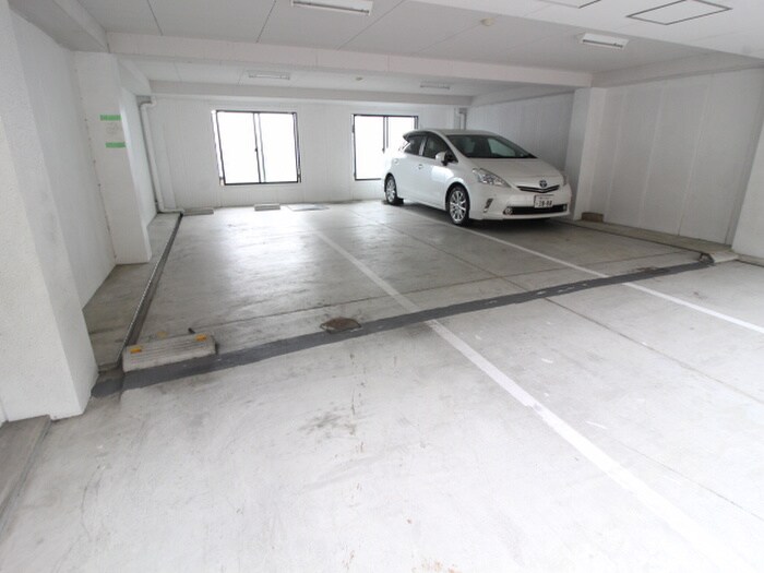 物件外観写真4　(駐車場)