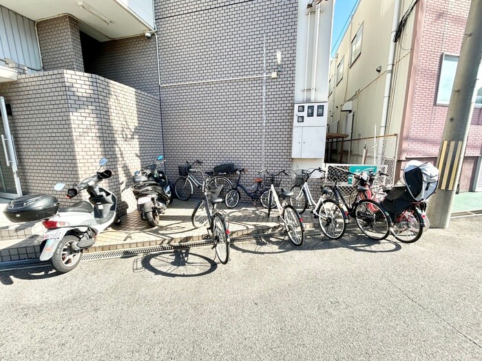 物件外観写真6　(駐輪場)