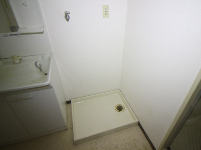 物件内観写真12　(洗濯機置場)