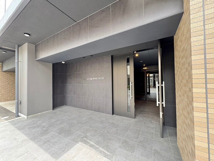 物件外観写真4　(エントランス部分)