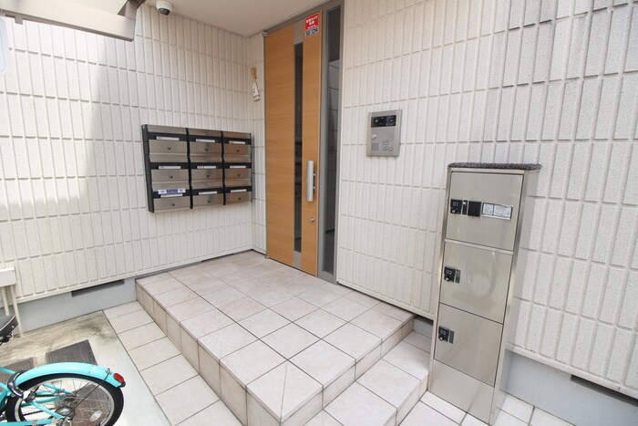 物件外観写真5　(エントランス部分)