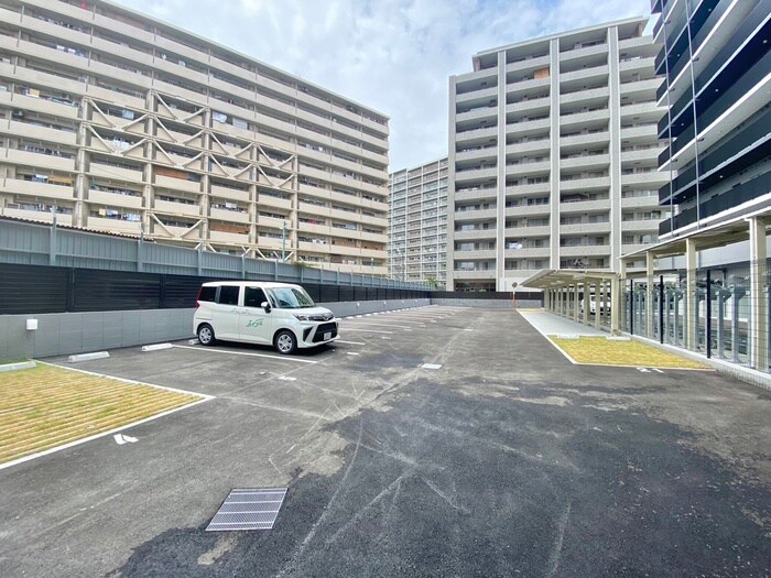 物件外観写真3　(駐車場)