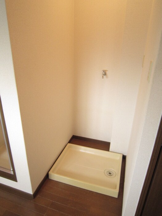 物件内観写真5　(洗濯機置場)